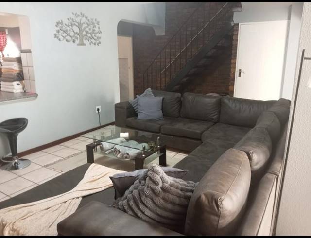 3 BEDROOM TOWNHOUSE FOR SALE IN PETERSFIELD